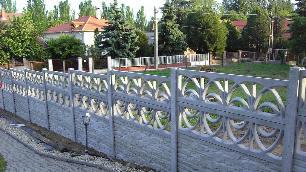 A16 Betonzaun, Betonzäune