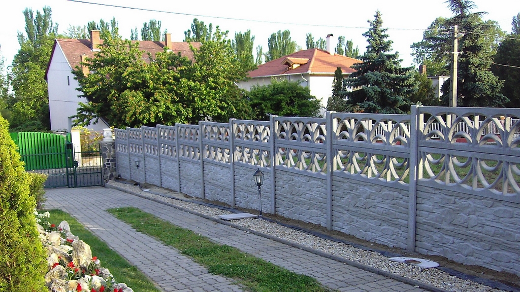 A16 Betonzaun, Betonzäune