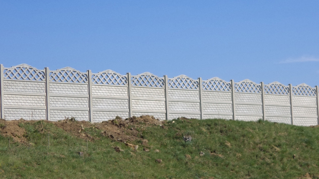 A8 Betonzaun, Betonzäune